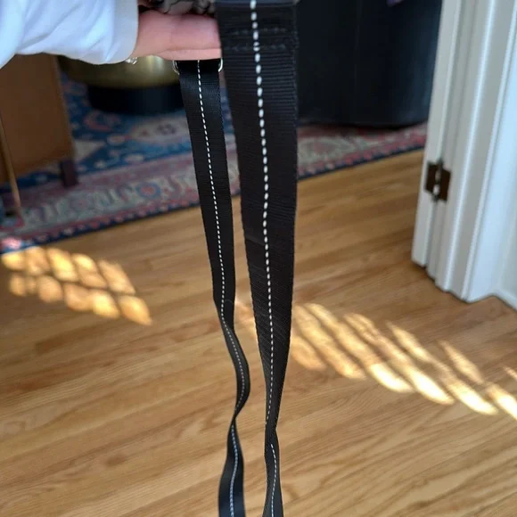 oliver thomas 24 + 7 triple threat crossbody metallic silver - Picture 15 of 16